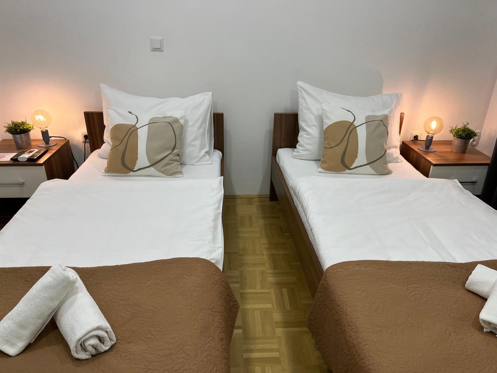 For5 Apartment Ðakovo Bagian luar foto
