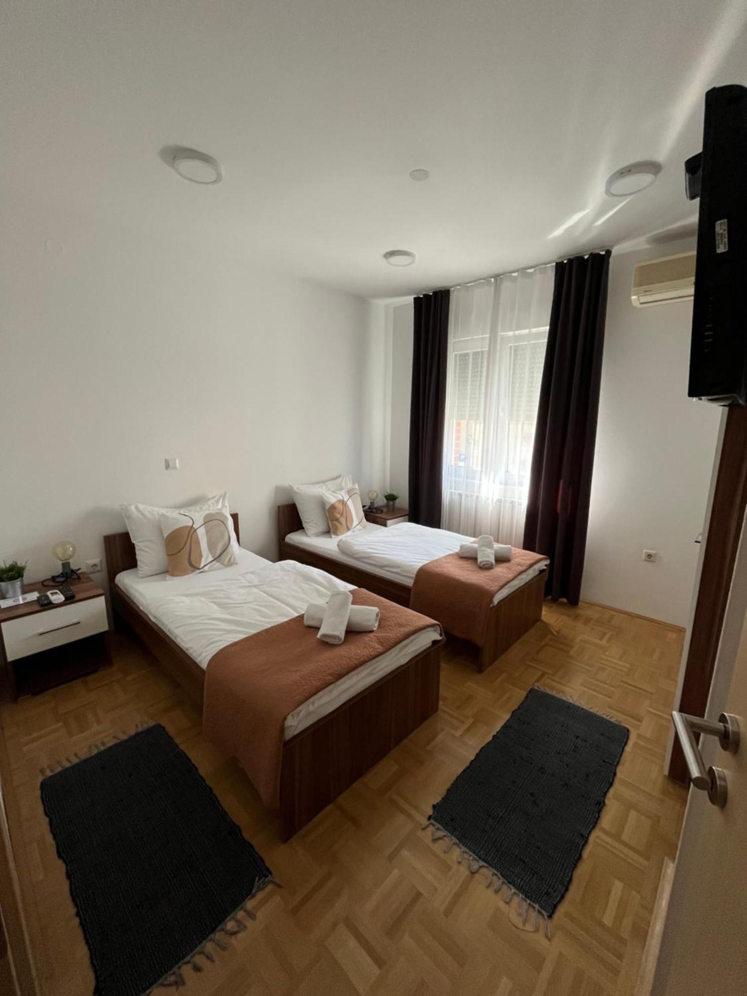 For5 Apartment Ðakovo Bagian luar foto
