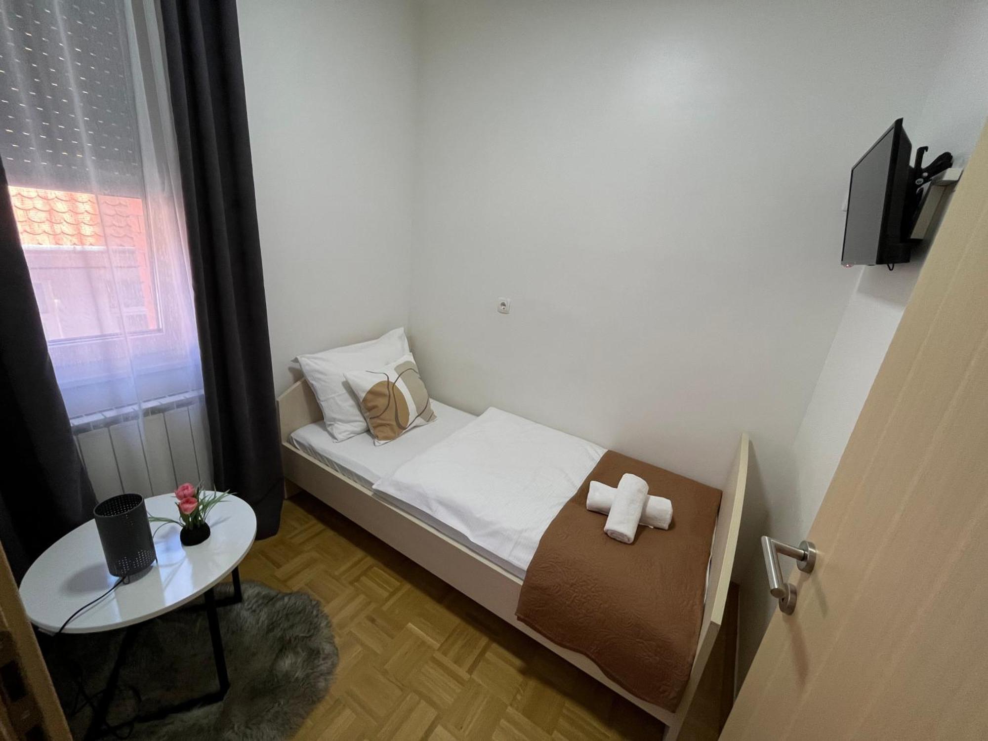 For5 Apartment Ðakovo Bagian luar foto