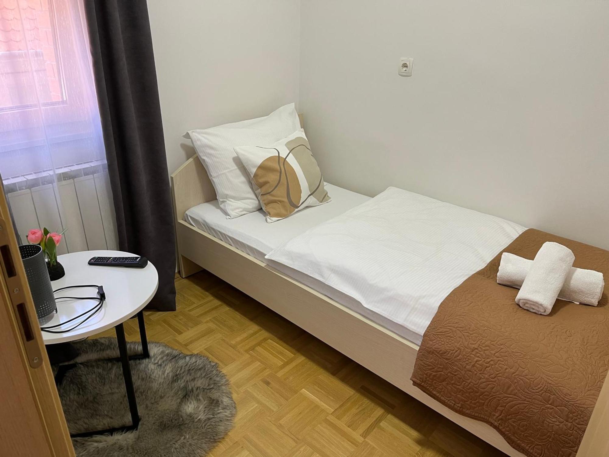 For5 Apartment Ðakovo Bagian luar foto