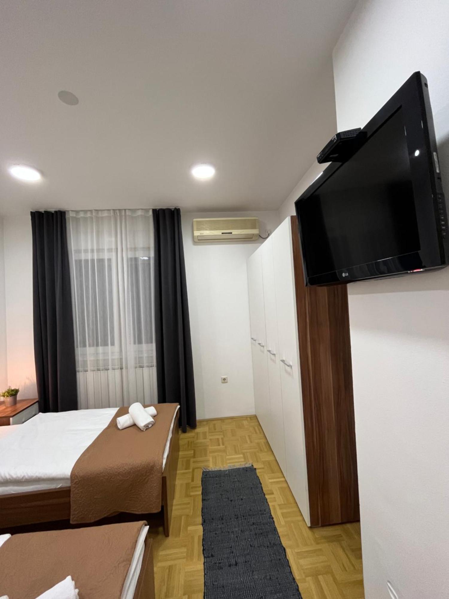 For5 Apartment Ðakovo Bagian luar foto